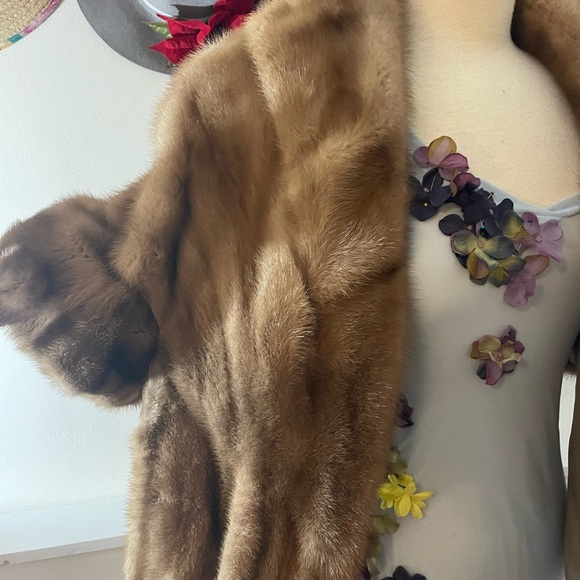 Vintage fur stole, possibly mink, medium to small shoulders. Great condition. - Picture 3 of 6